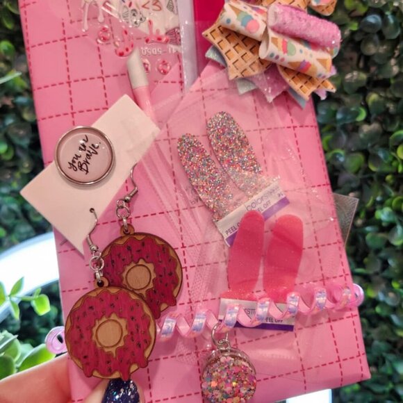 Blind Date with a Mani- Sweet Treat Theme - Picture 8 of 8